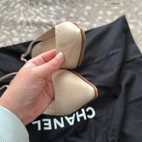 Chanel Ivory Leather Slingback Heels - Picture 3 of 10